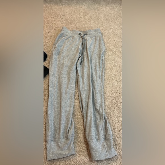 Size 2 lululemon align joggers. Only worn twice! - Picture 1 of 1